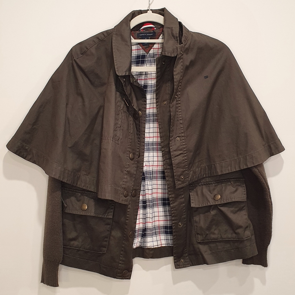 Tommy Hilfiger Barbour-style barn jacket with detachable cape, green, size med